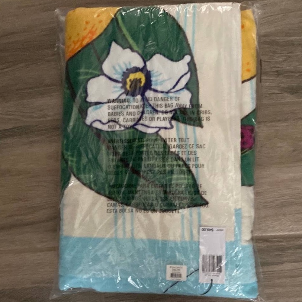 Vera Bradley Lemon Grove Towel with Yellow and Green - Picture 4 of 4